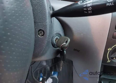 2005 Toyota Corolla Ce z USA, uszkodzony, nr VIN 2T1BR32E55C338967